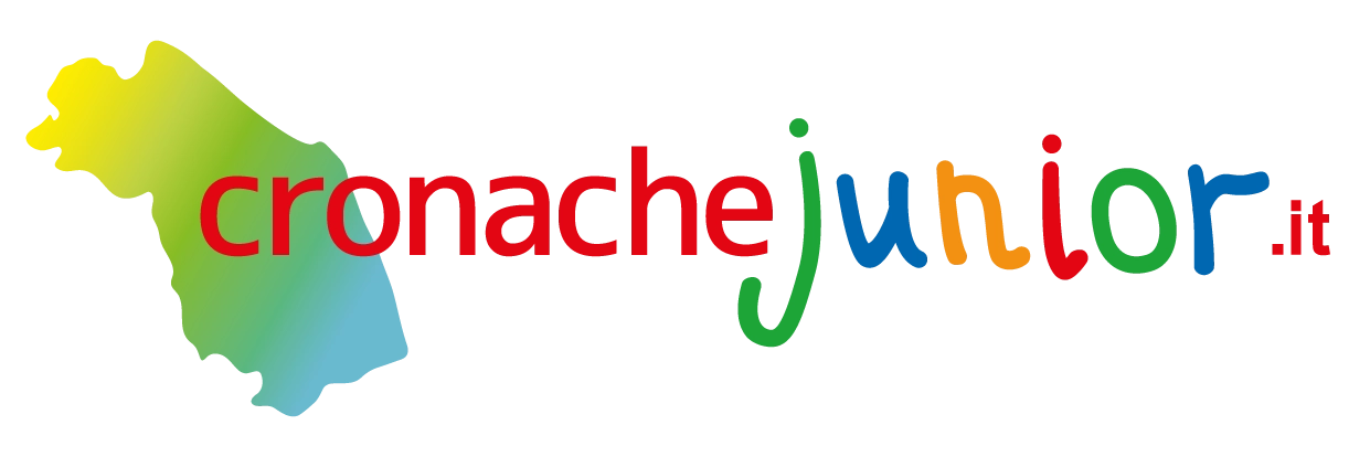 Logo: scritta Cronache Junior.it in sovraimpressione sulla sagoma del territorio della regione marche