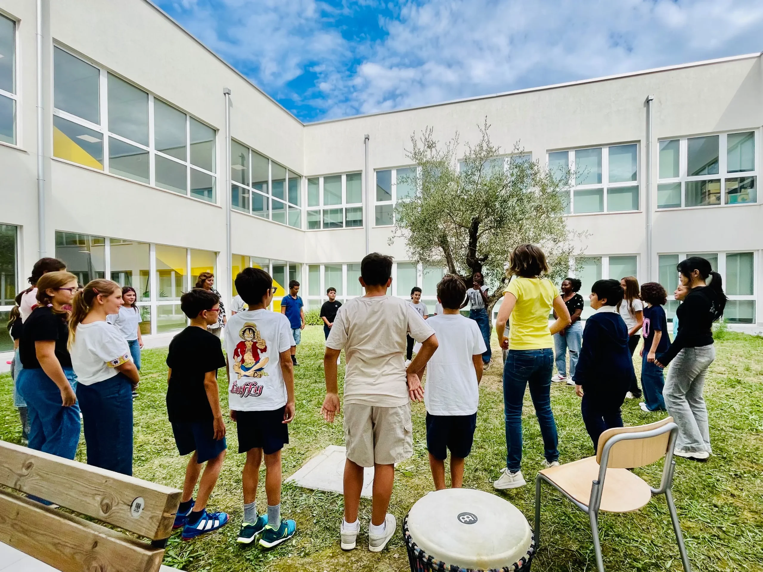 Alla “Dante Alighieri” l’ansia del primo giorno di scuola diventa avventura collettiva