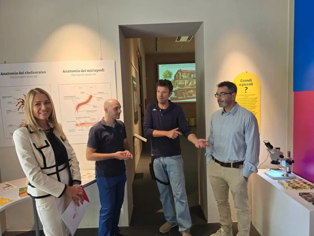 La mostra al MubiIl taglio del nastro della mostra al Mubi