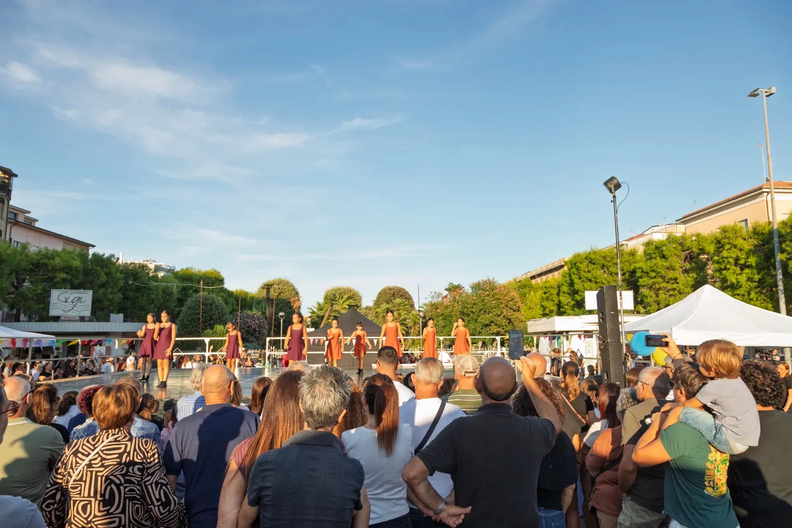 “Domenica Insieme”, un’intera piazza per 40 associazioni