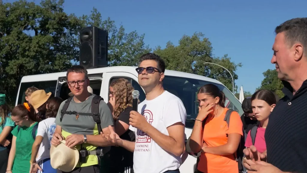 Zaino in spalla da Assisi a Loreto: l’avventura a piedi di 250 adolescenti