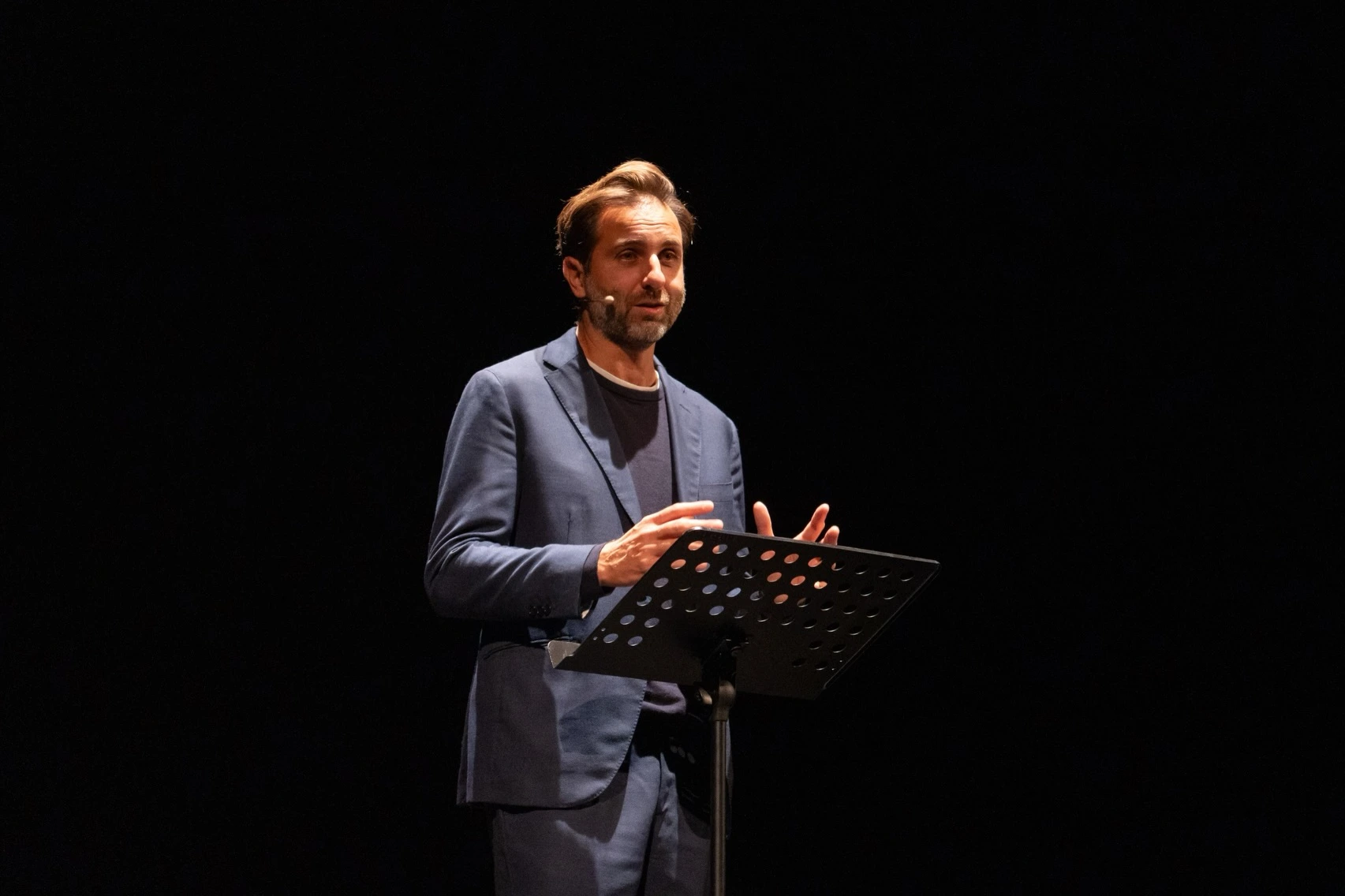 Matteo Caccia e le storie che ispirano: «Bisogna fare in modo che il racconto sia al centro di tutto»