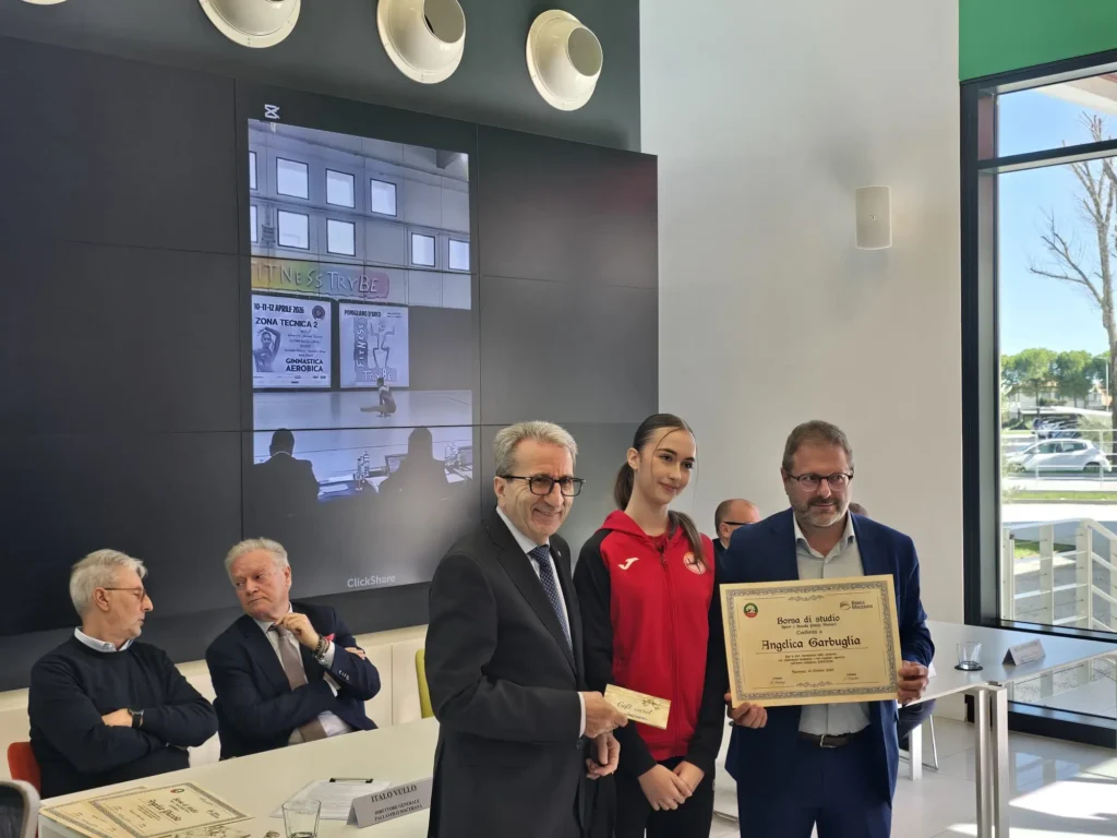 Angelica Garbuglia premiata da Ferdinando Cavallini e Gianluca Tittarelli