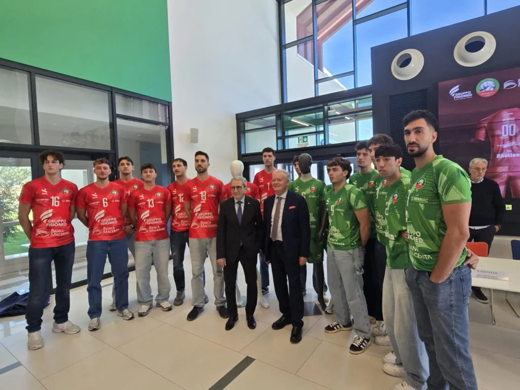 La presentazione delle nuove maglie