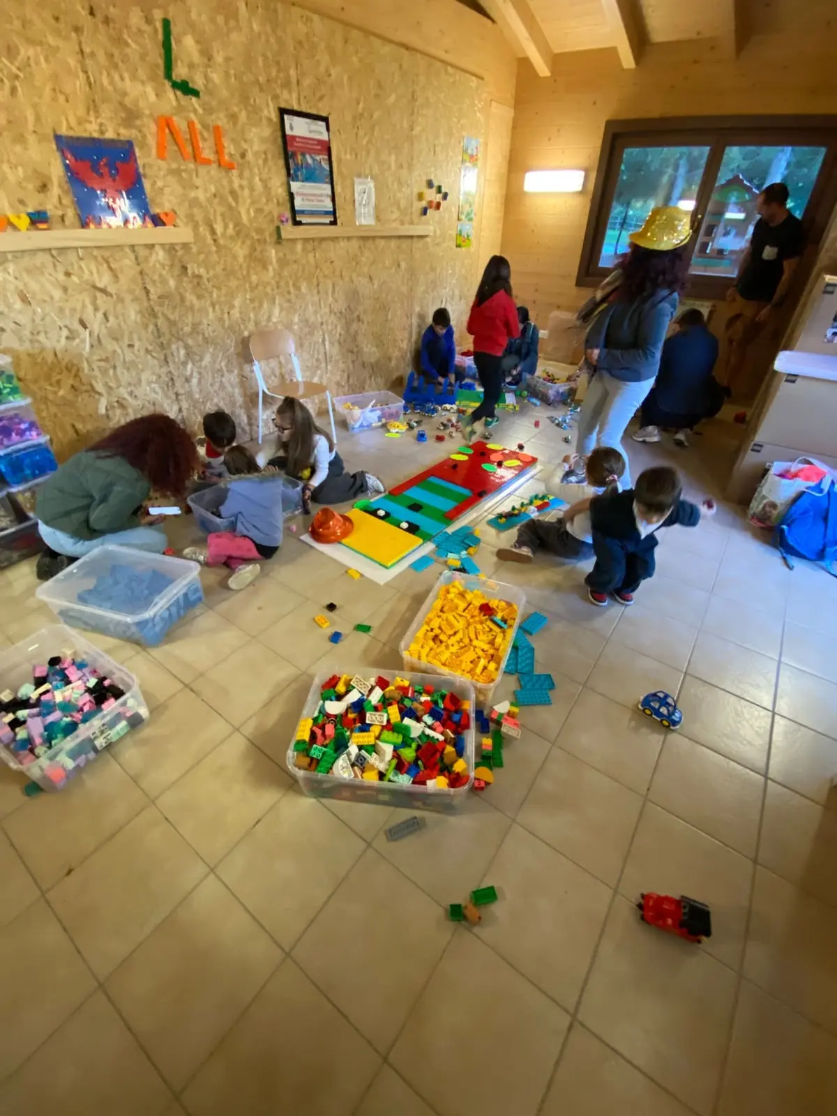 Un grande sorriso di Lego: a Pieve Torina si costruisce la gentilezza