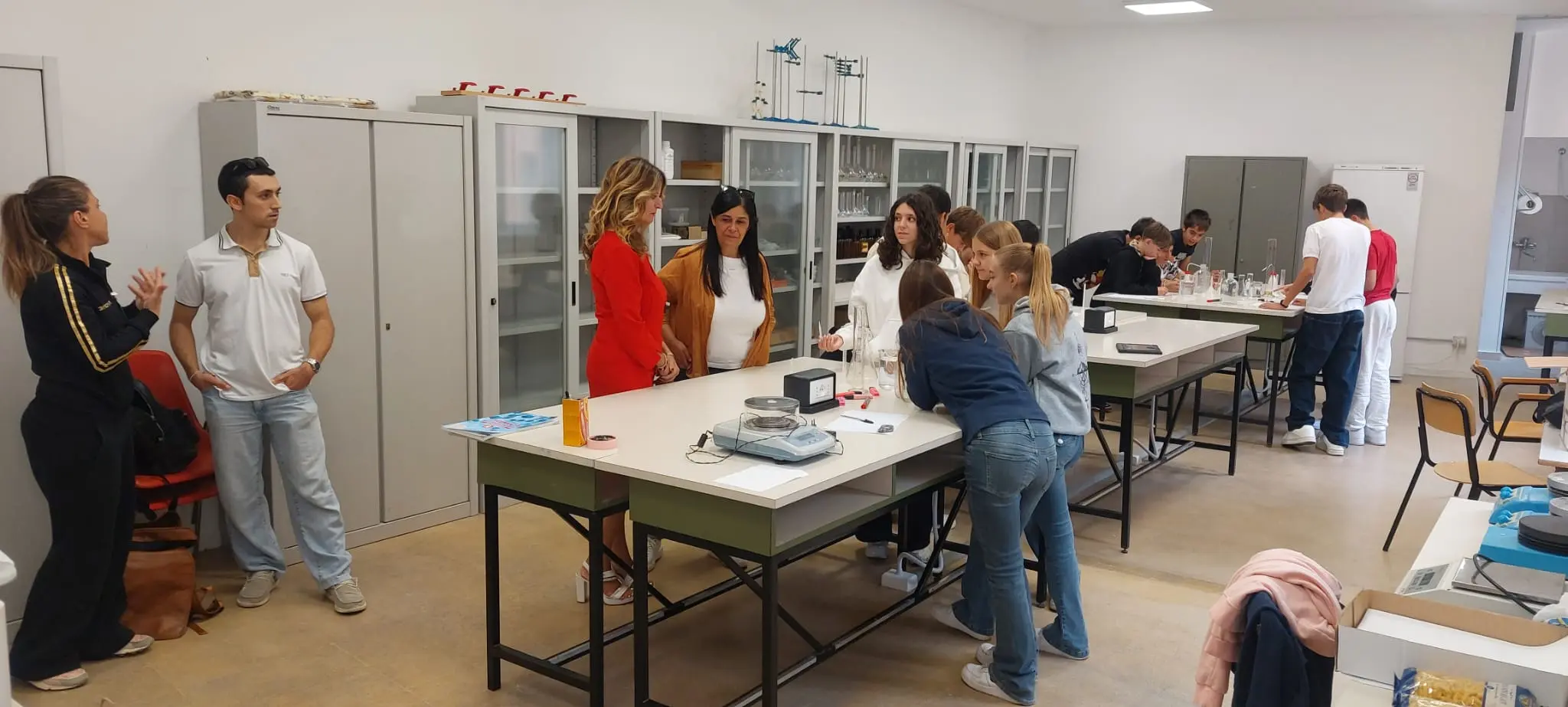 Laboratori pronti e libri in arrivo: lo scientifico Galilei completa il suo trasloco