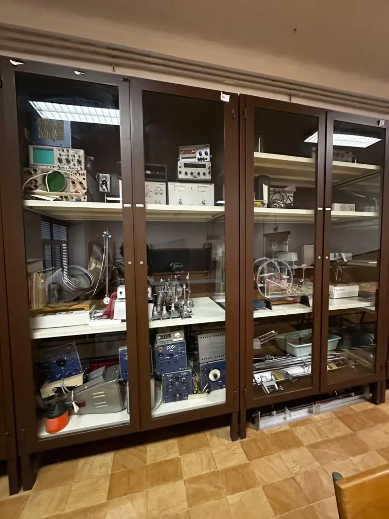 Laboratorio di fisica ai Salesiani