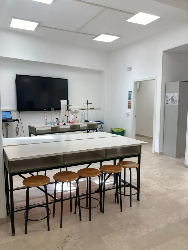 Laboratorio di fisica in via dei Sibillini