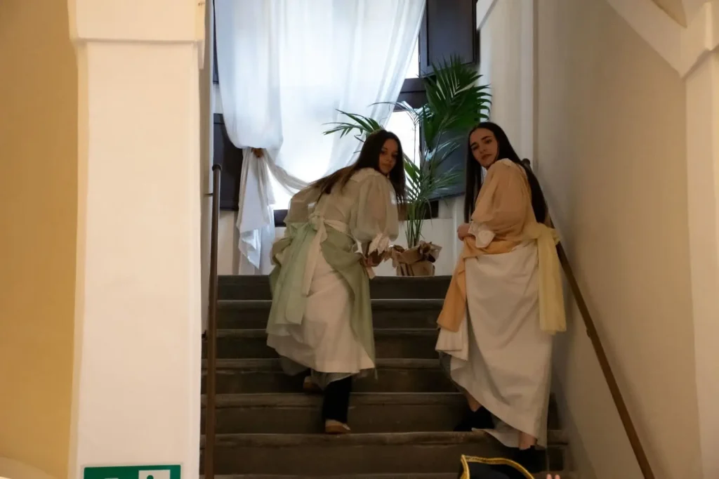 Studenti e studentesse di Matelica Ciceroni a Palazzo Piersanti